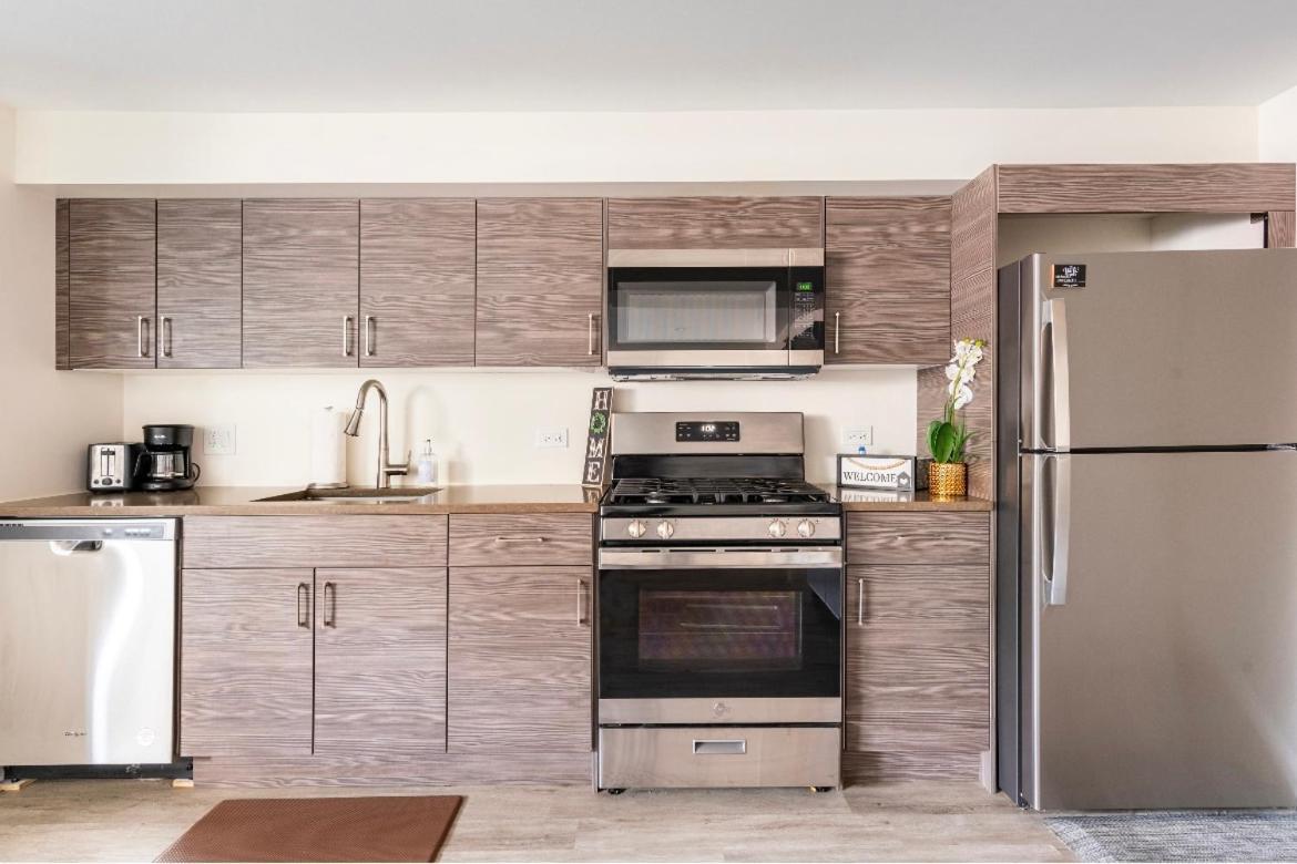 Cozy 2 Brm Apartment Mins Away From United Center Чикаго Экстерьер фото