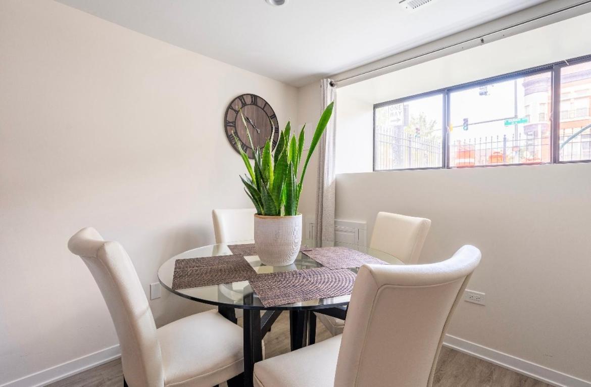Cozy 2 Brm Apartment Mins Away From United Center Чикаго Экстерьер фото